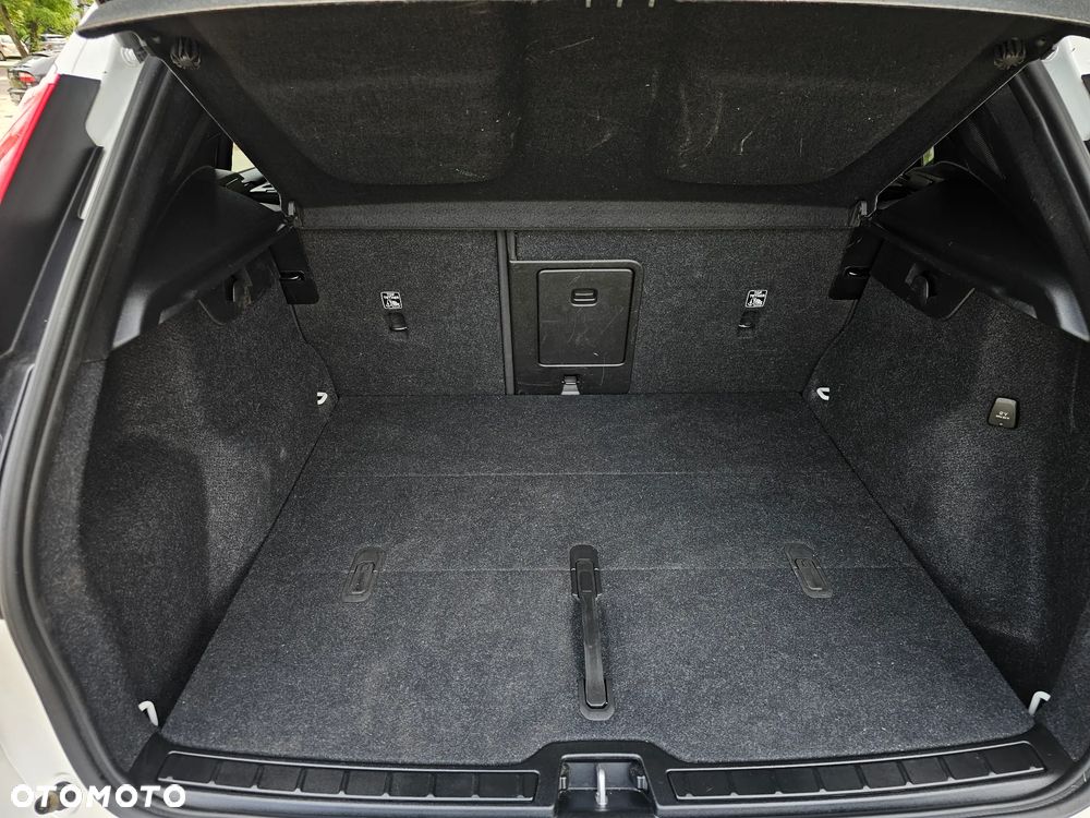 Volvo XC 40 T5 AWD Geartronic Momentum Pro - 11