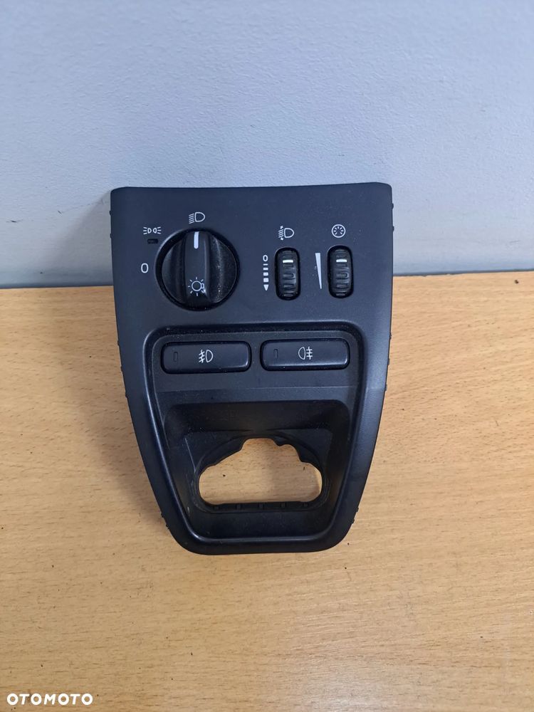WŁĄCZNIK ŚWIATEŁ VOLVO XC90 8685452