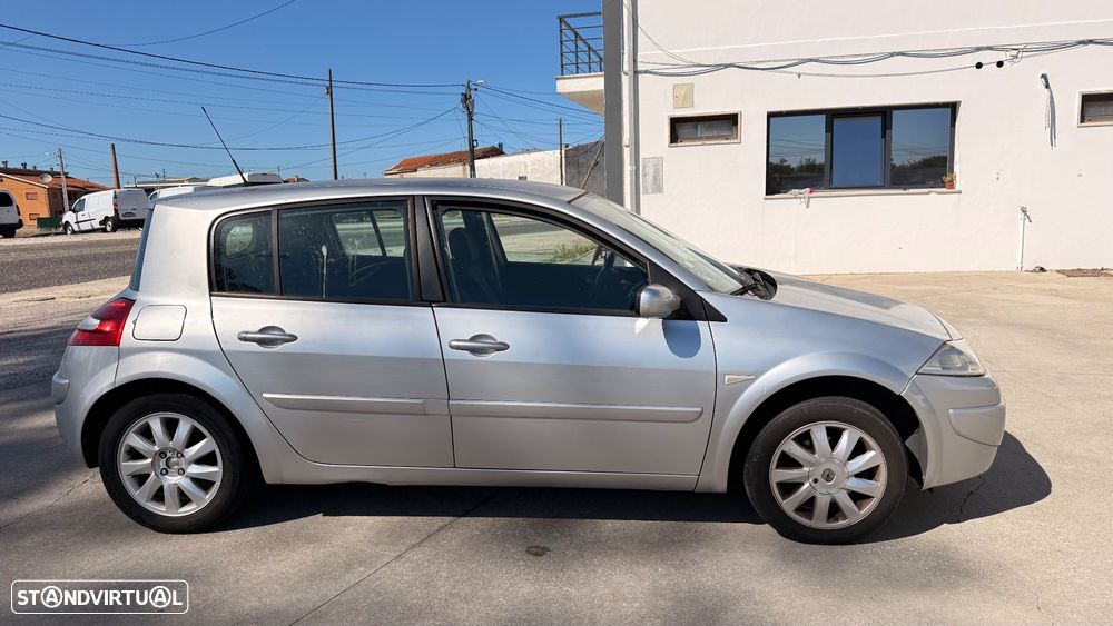 Renault Mégane 1.5 dCi Dynamique - 4