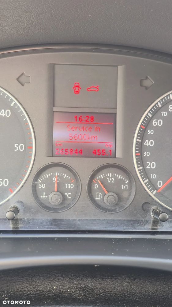 Volkswagen Touran - 10