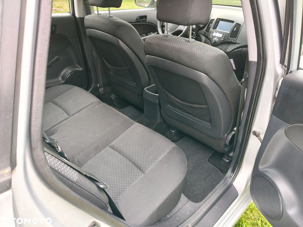 Hyundai i30 i30cw 1.4 blue Comfort - 13