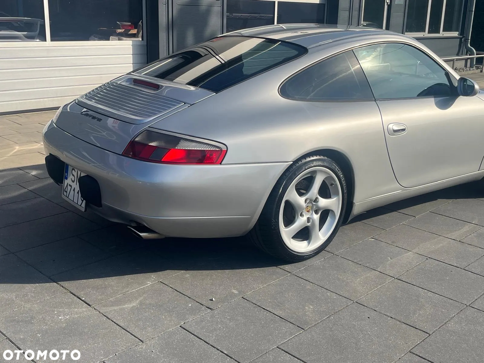 Porsche 911 Carrera - 13