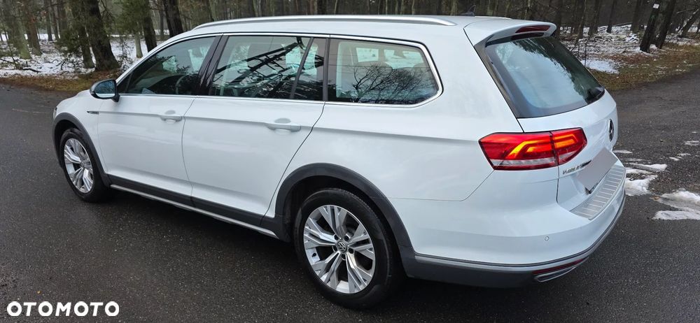 Volkswagen Passat Alltrack 2.0 TDI SCR DSG 4Motion - 11