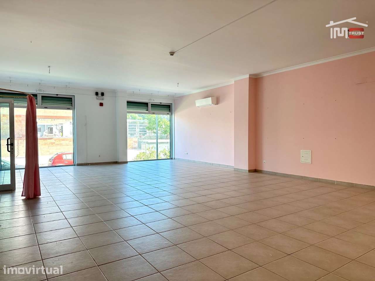 Loja Bastante Ampla e luminosa com 114m2 e Arrecadação - Grande imagem: 3/23