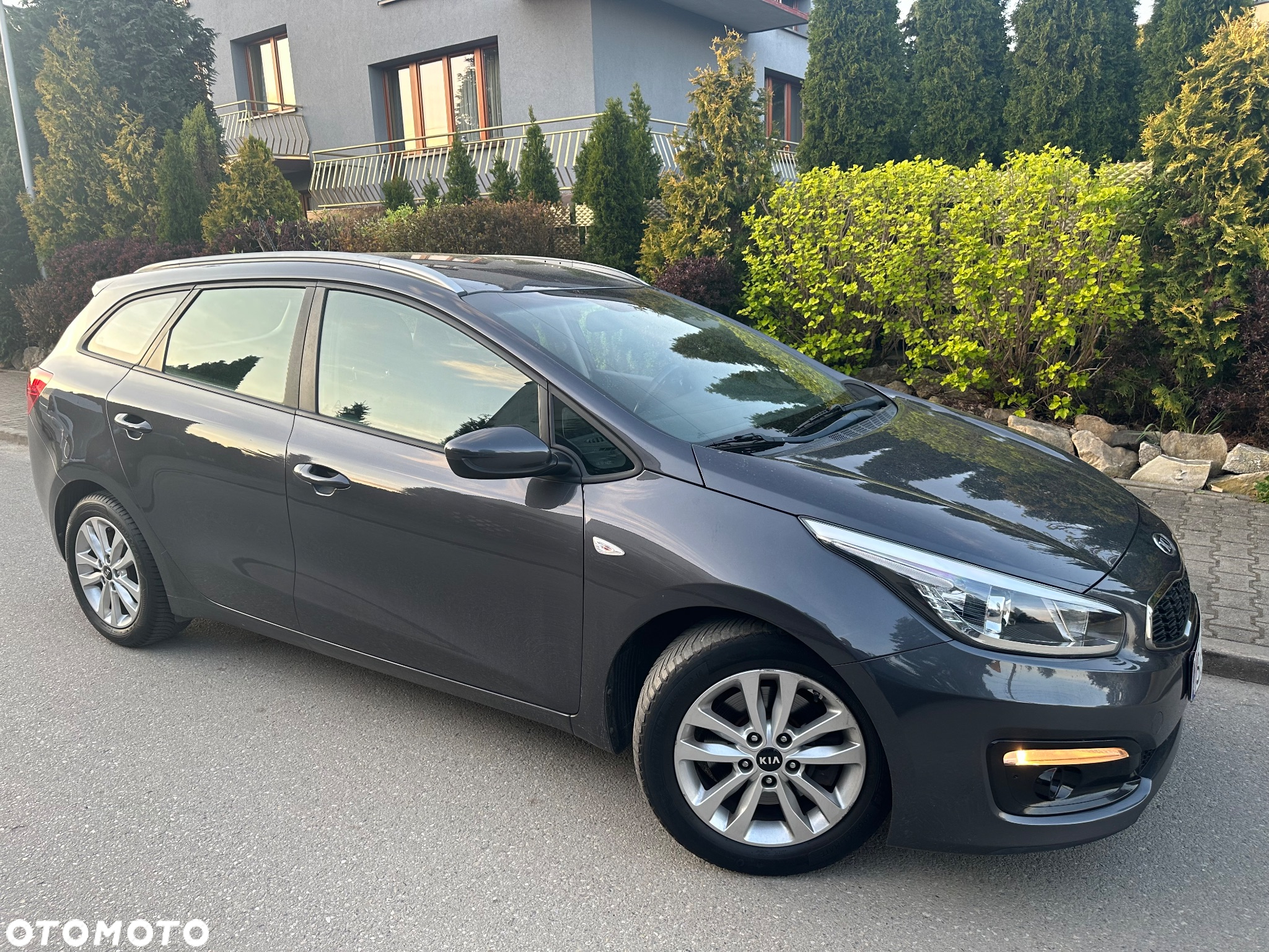 Kia Ceed 1.6 CRDi 136 ISG SW Spirit - 10