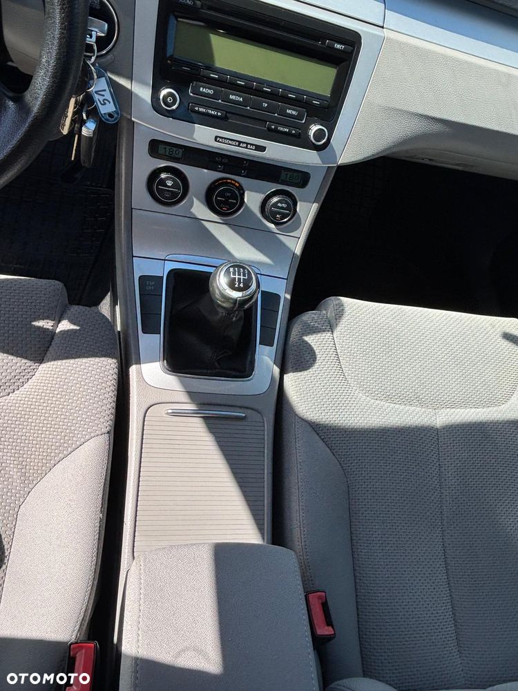 Volkswagen Passat 1.9 TDI Comfortline - 16