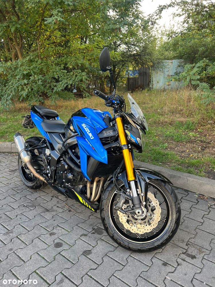 Suzuki GSX - 6