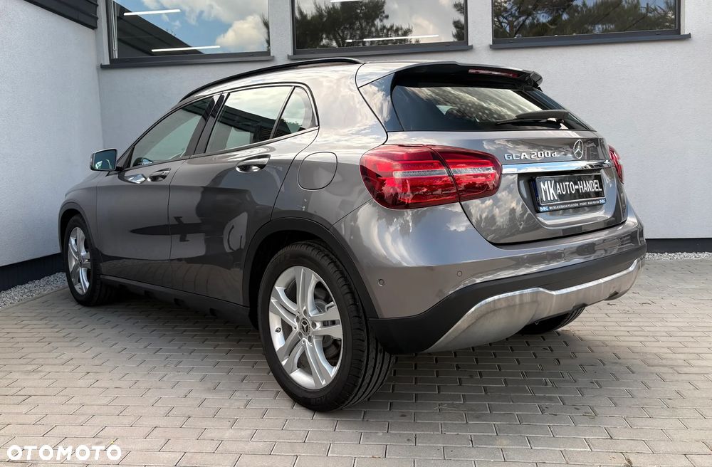 Mercedes-Benz GLA - 4
