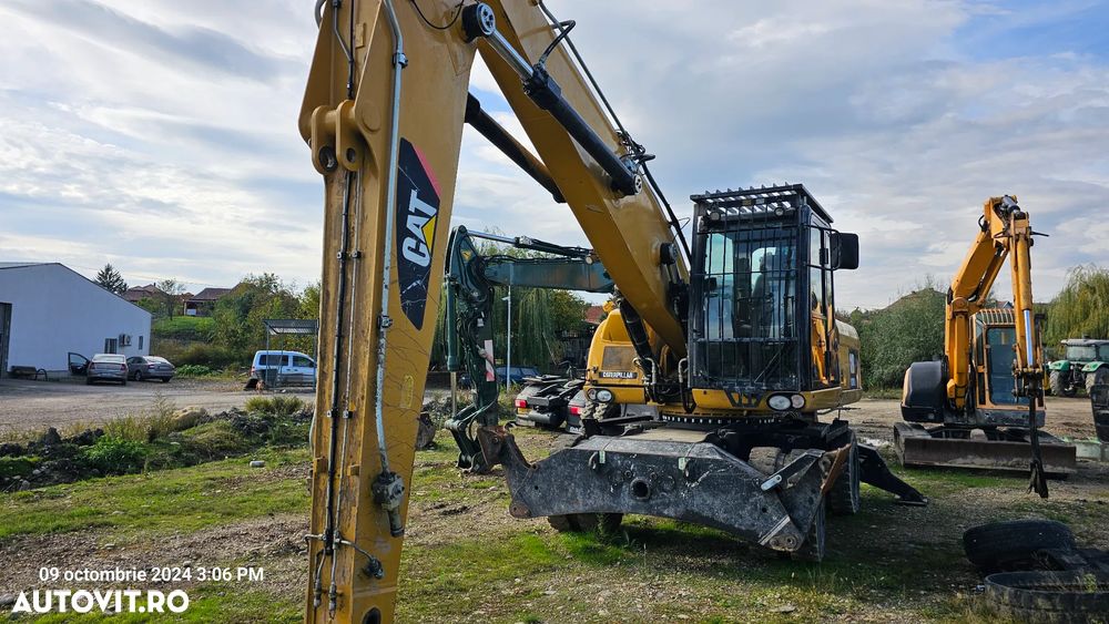 Caterpillar CAT 318 D Excavator pe roti - 9