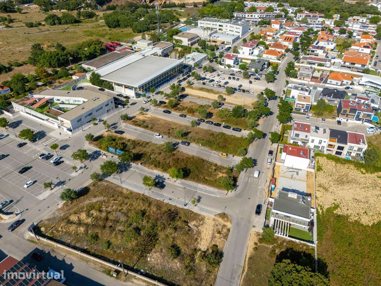 Terreno urbano em loteamento de luxo (ABC: 460m2), 4 fogos com 3 frent - Grande imagem: 5/19