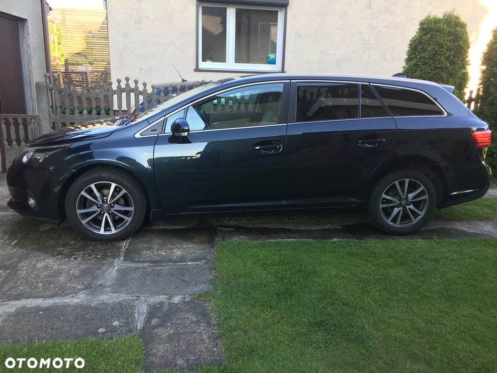 Toyota Avensis 2.0 D-4D Premium - 9