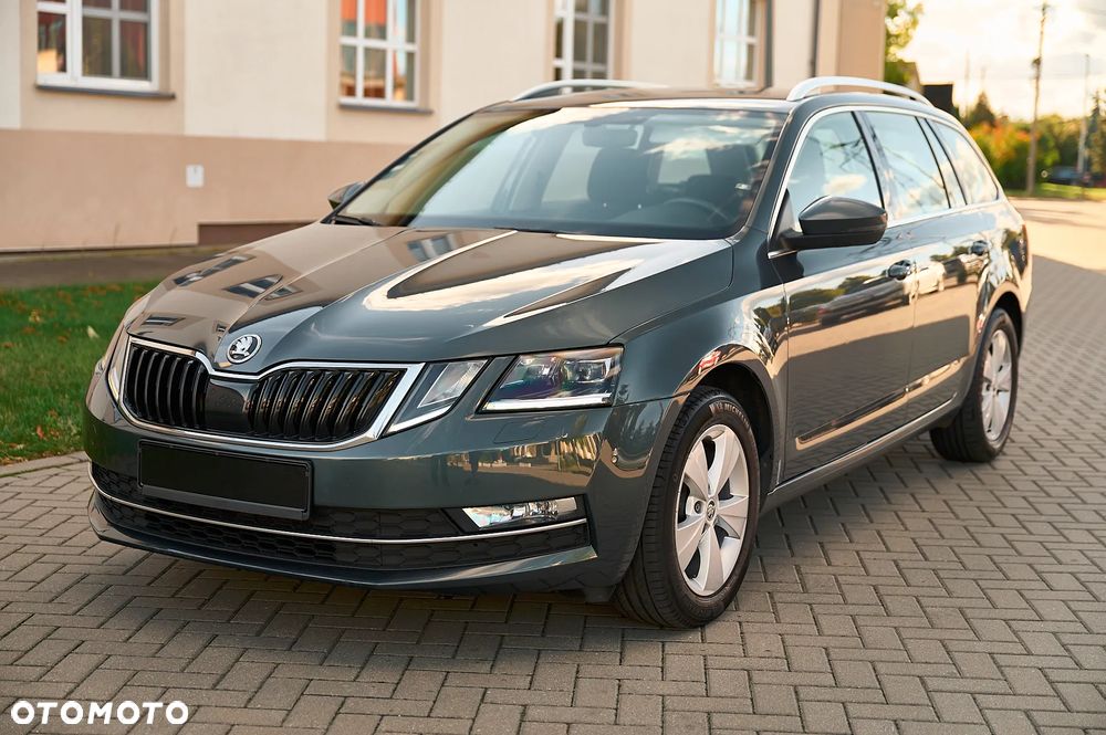 Skoda Octavia 1.6 TDI DSG Ambition - 1