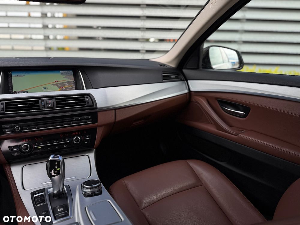 BMW Seria 5 520d xDrive - 17