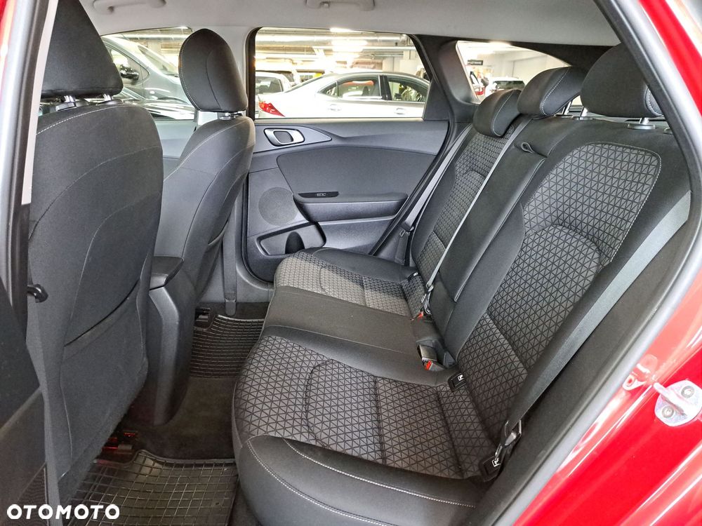 Kia Ceed - 13