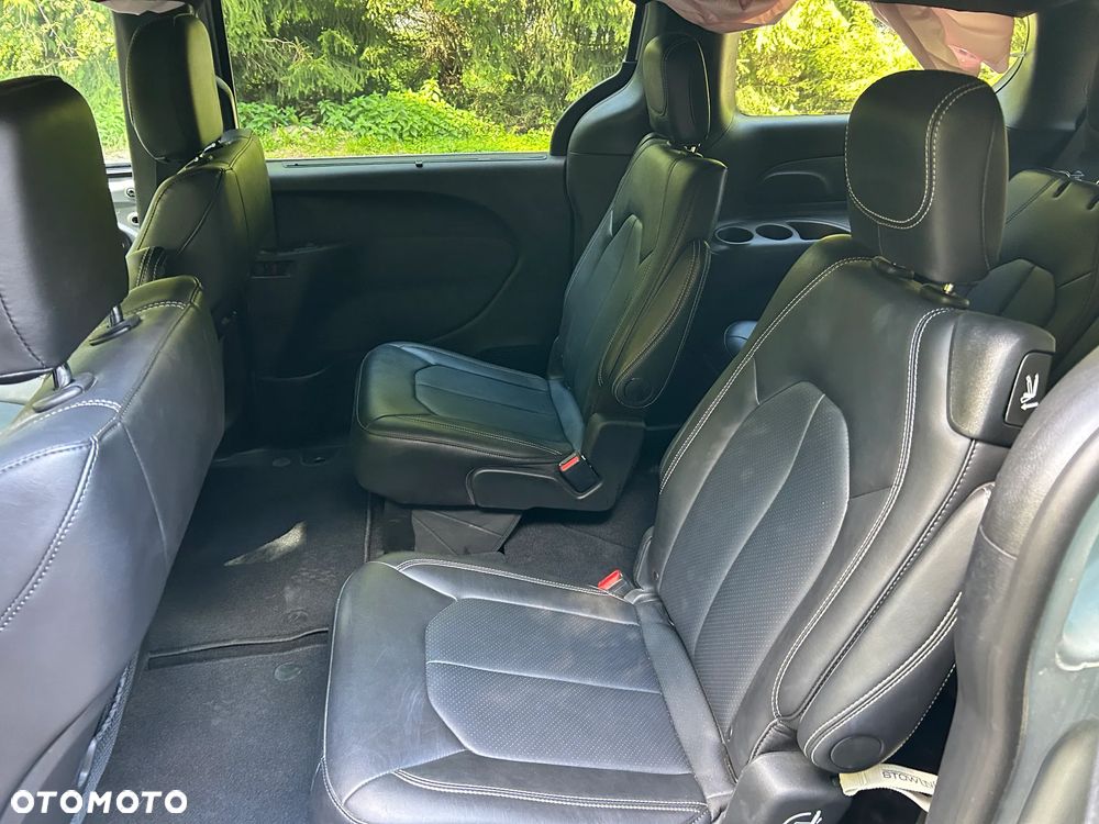 Chrysler Pacifica - 16