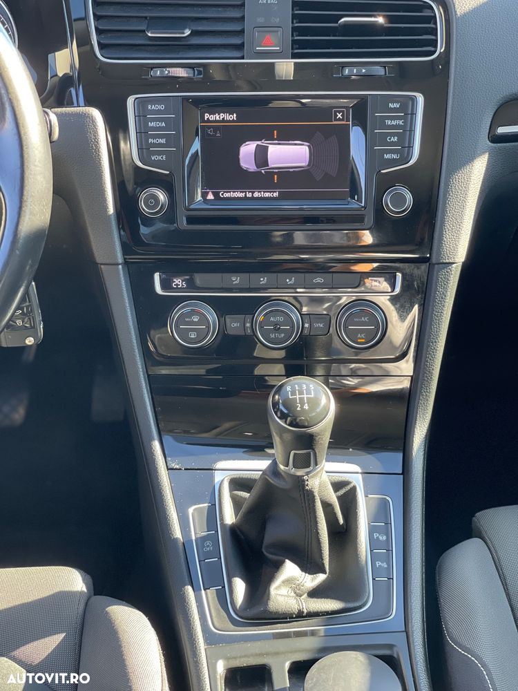 Volkswagen Golf - 11