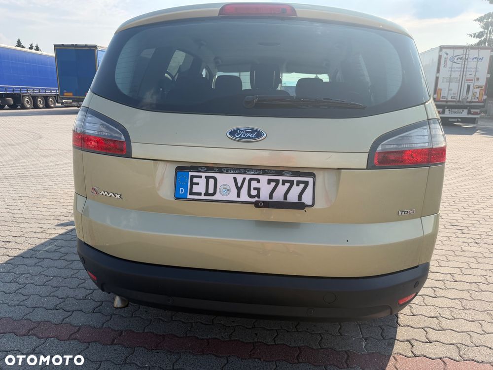 Ford S-Max - 11