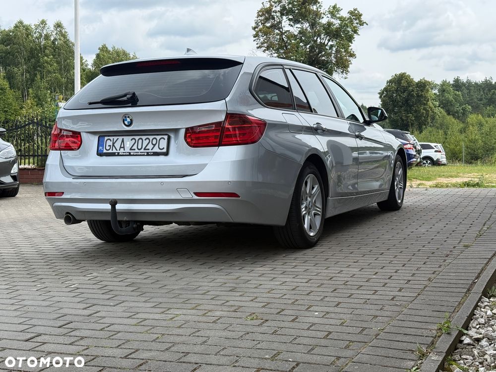 BMW Seria 3 318d Sport Line - 11