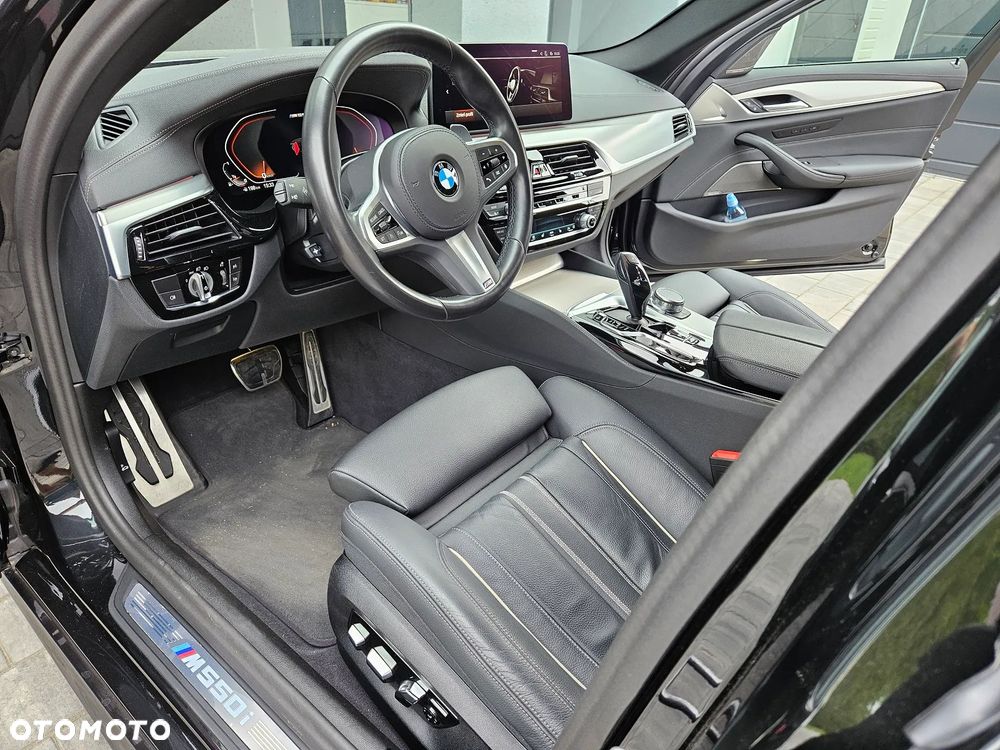 BMW Seria 5 M550i xDrive - 6