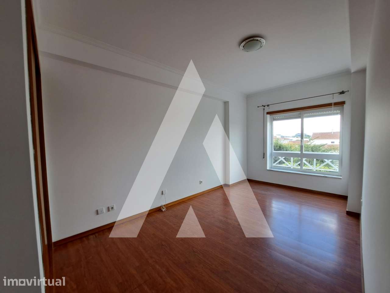 Apartamento T2 parcialmente remodelado no centro de Ílhavo - Grande imagem: 5/13
