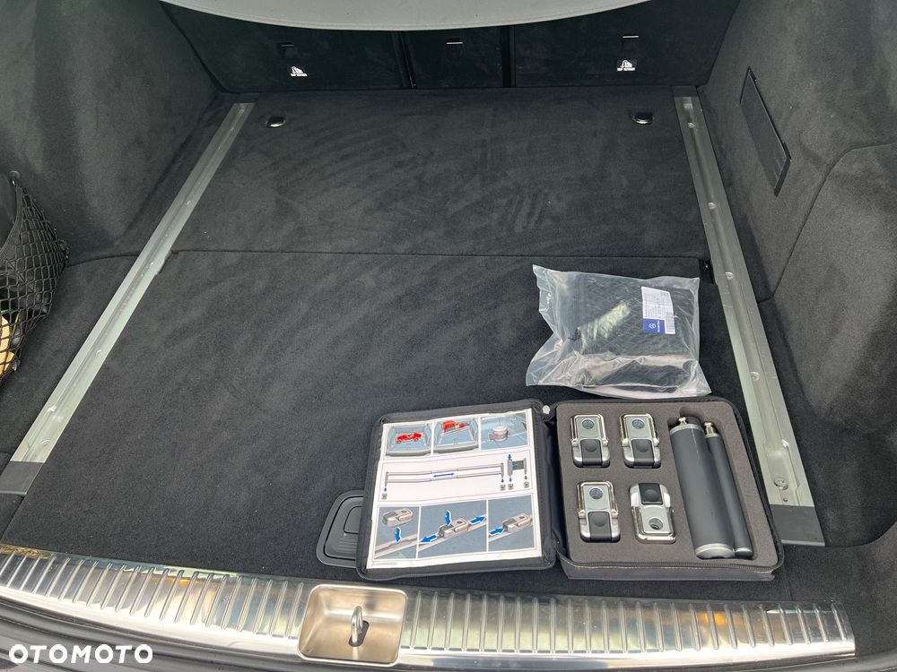 Mercedes-Benz Klasa E 220 d T 9G-TRONIC Exclusive - 17