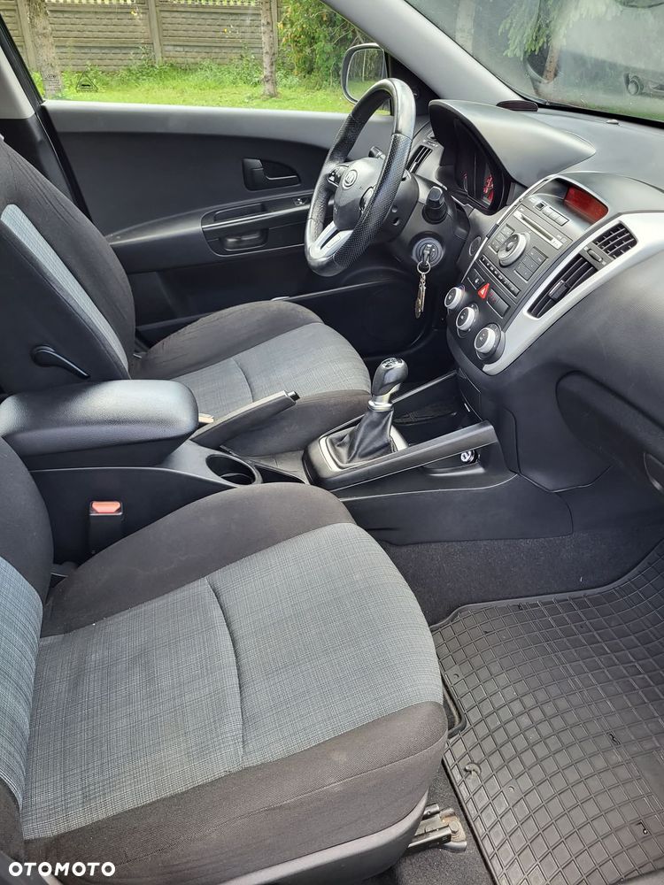 Kia Ceed - 9