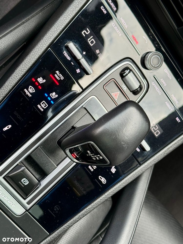 Porsche Cayenne Platinum Edition - 19