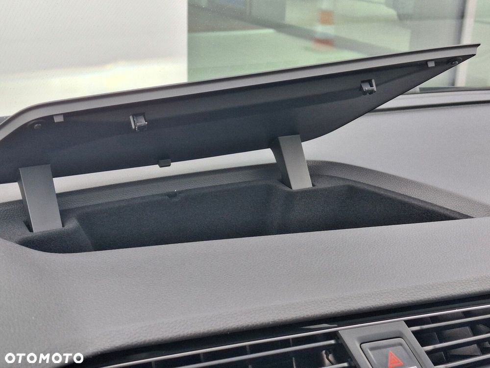 Volkswagen Touran - 33