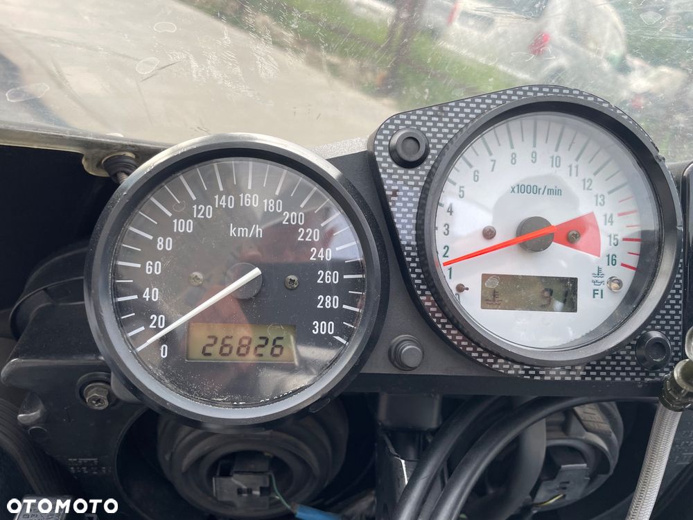 Suzuki GSX-R - 10