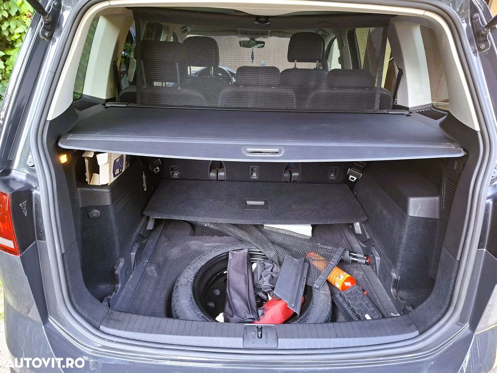 Volkswagen Touran 2.0 TDI Highline - 9