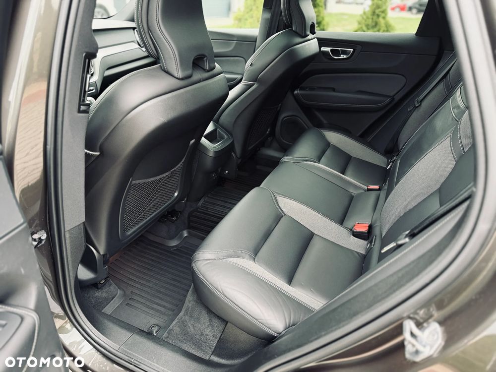 Volvo XC 60 B4 D AWD Ultimate Dark - 15