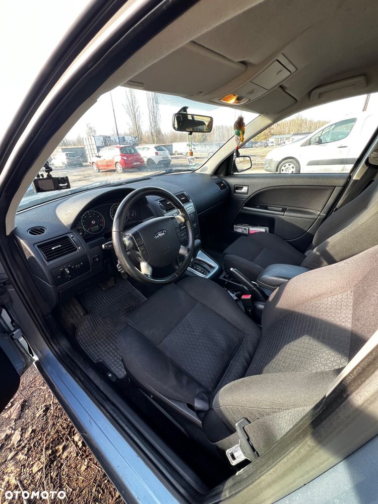 Ford Mondeo 2.0 Ghia - 6