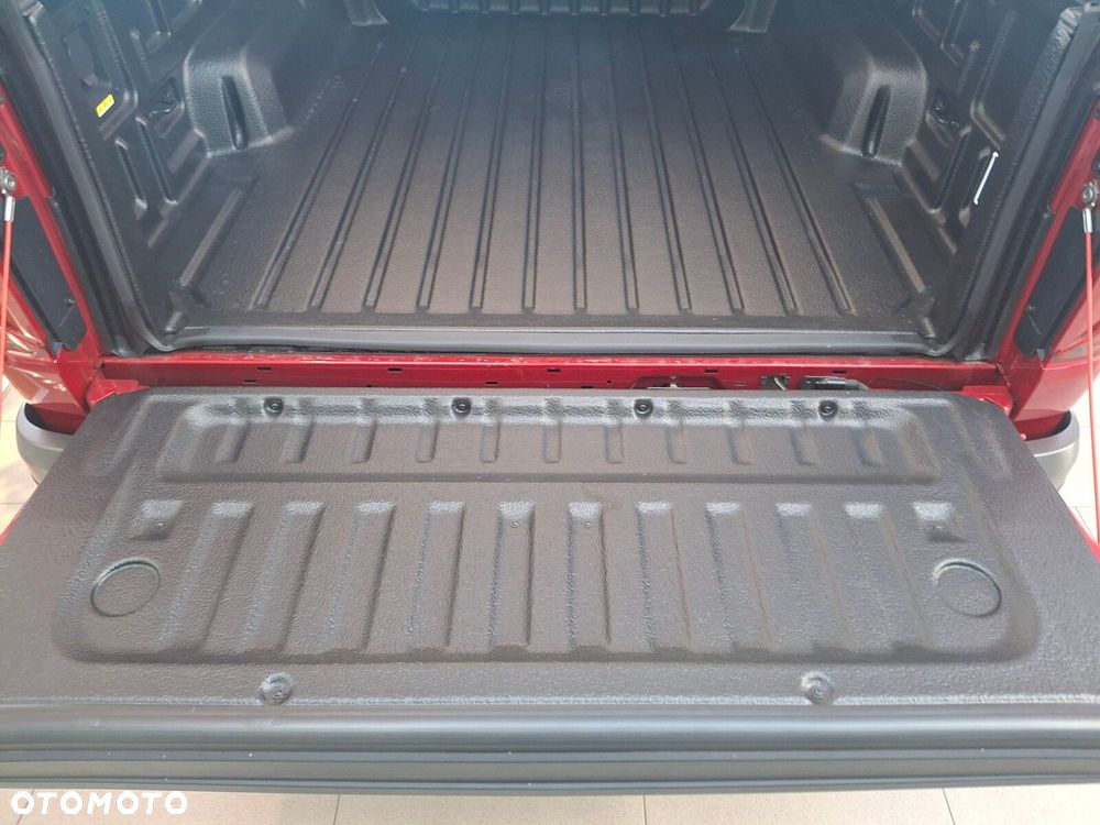 Volkswagen Amarok - 12