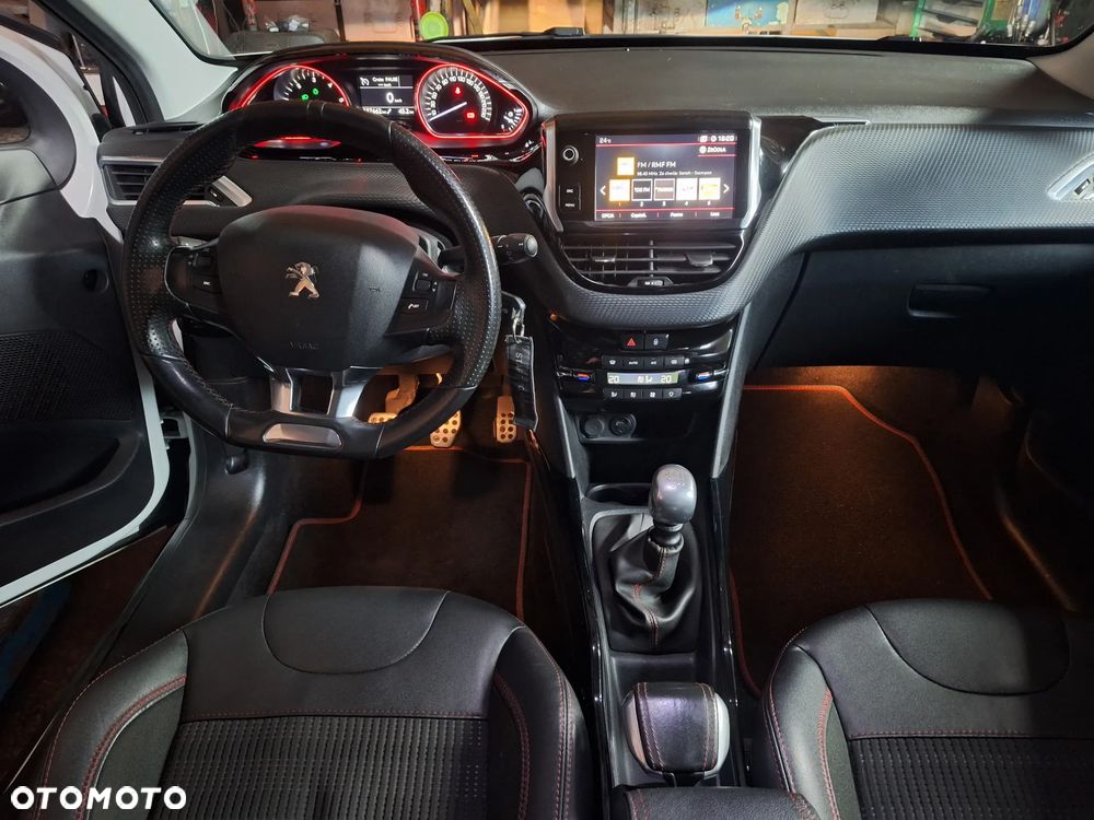 Peugeot 2008 BlueHDi FAP 120 STOP & START GT-Line Edition - 12