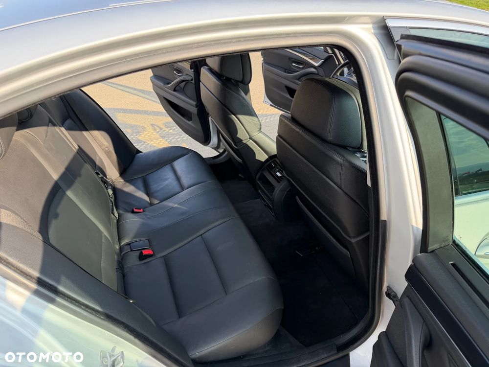 BMW Seria 5 535d xDrive - 12