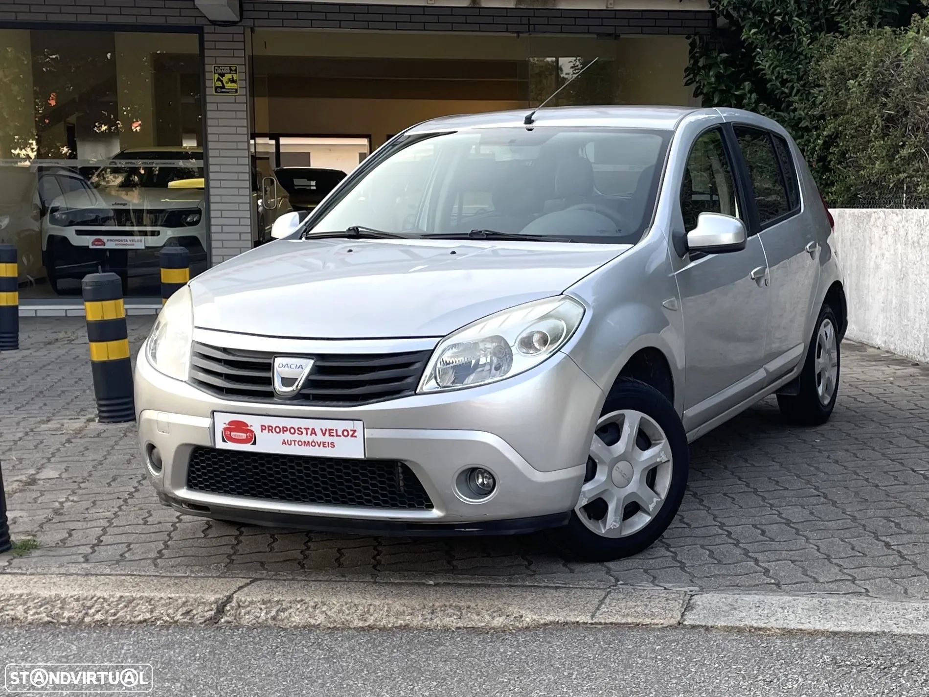 Dacia Sandero 1.2 16V Comfort - 1