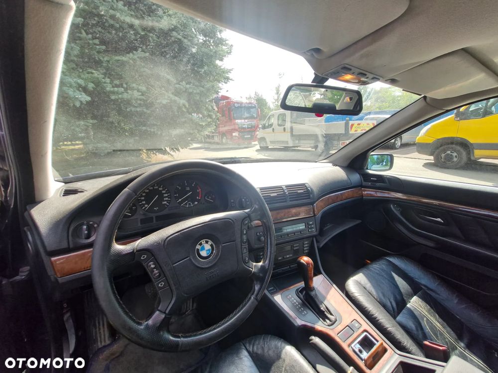 BMW E39- pojazd na części: maska, zderzak, drzwi, szyby, lusterka, chłodnica ... - 28