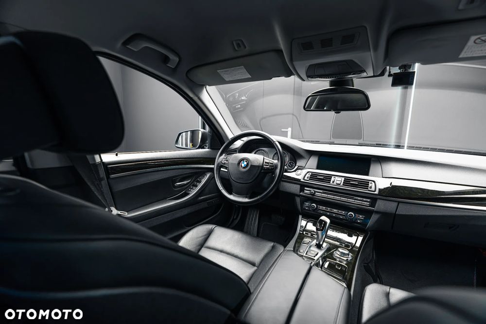 BMW Seria 5 530i - 24