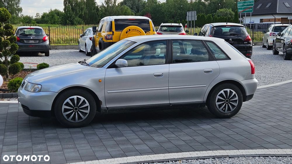 Audi A3 Sportback 1.6 Ambiente - 9