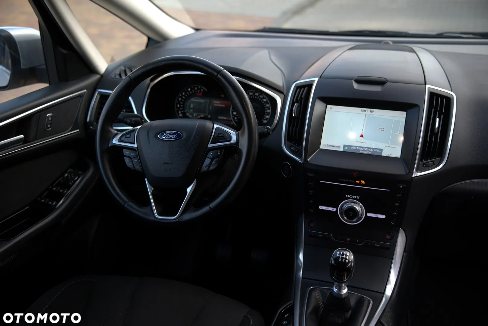 Ford S-Max - 11