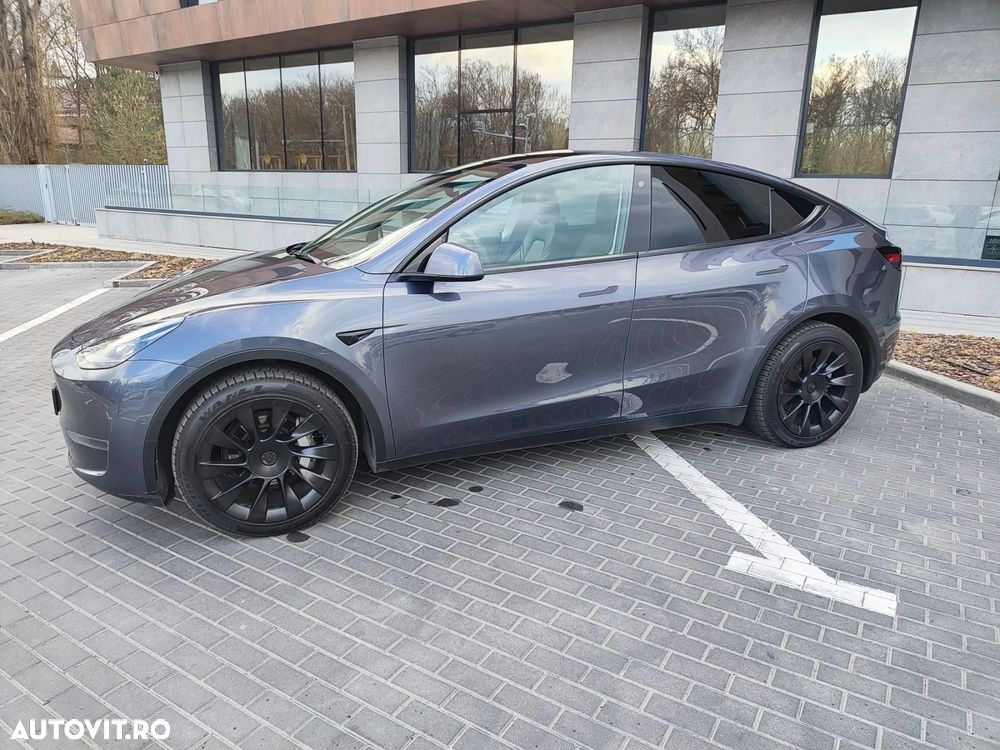 Tesla Model Y - 3