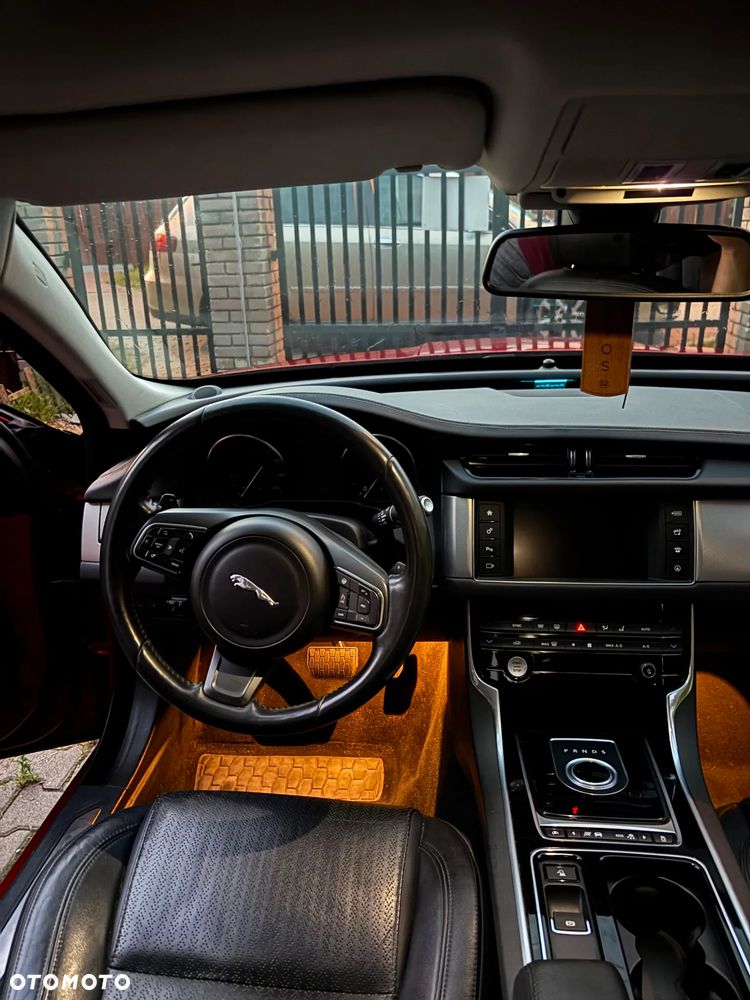 Jaguar XF 2.0 i4D AWD Prestige - 9