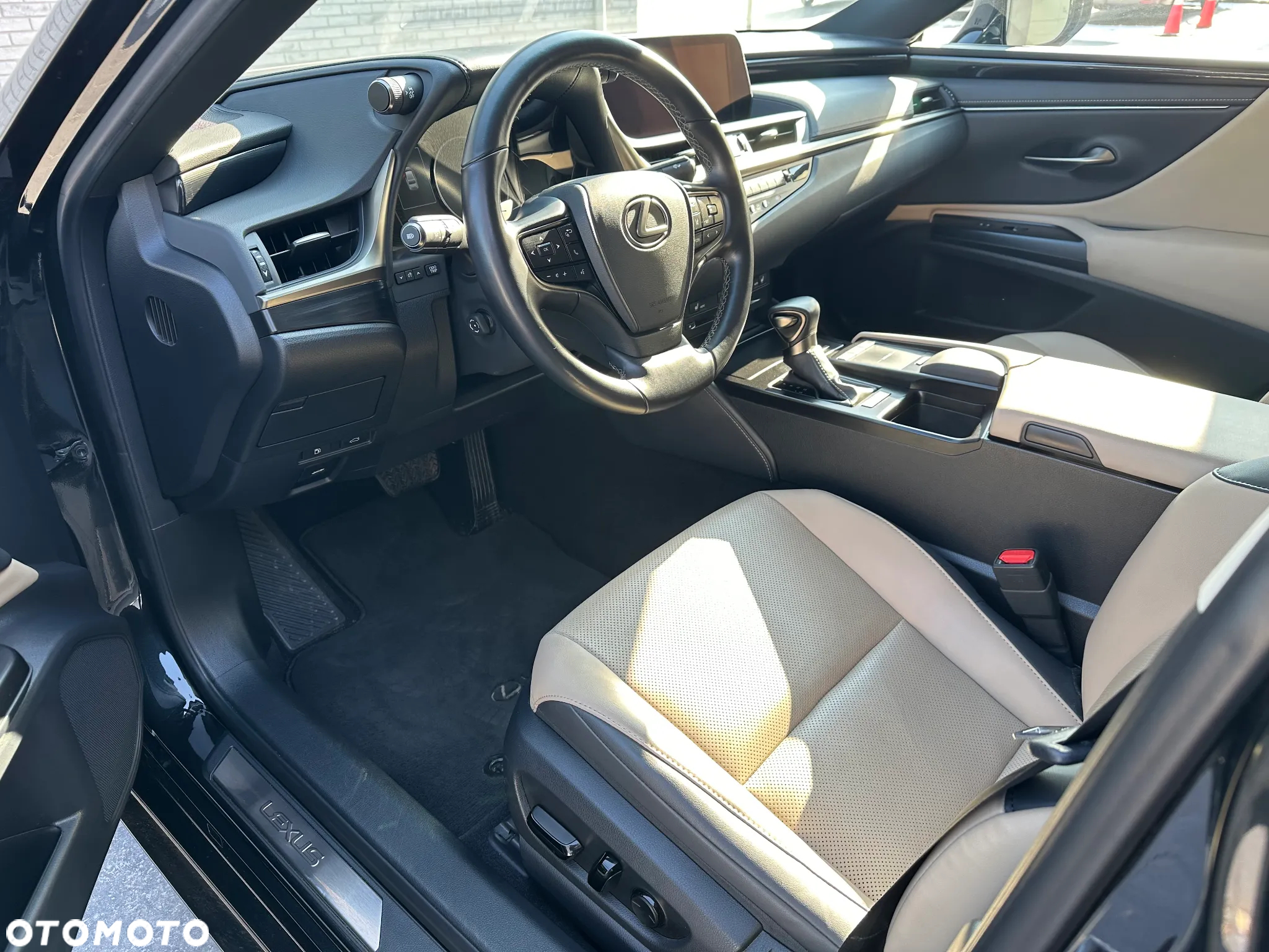Lexus ES 300h Business Edition + - 5