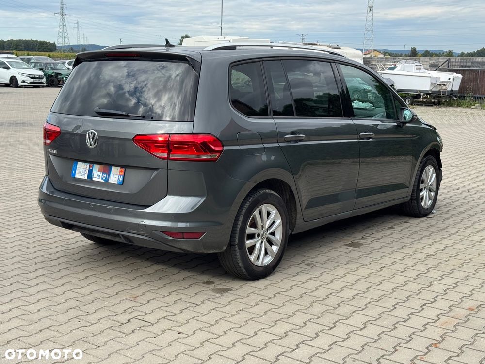 Volkswagen Touran - 10