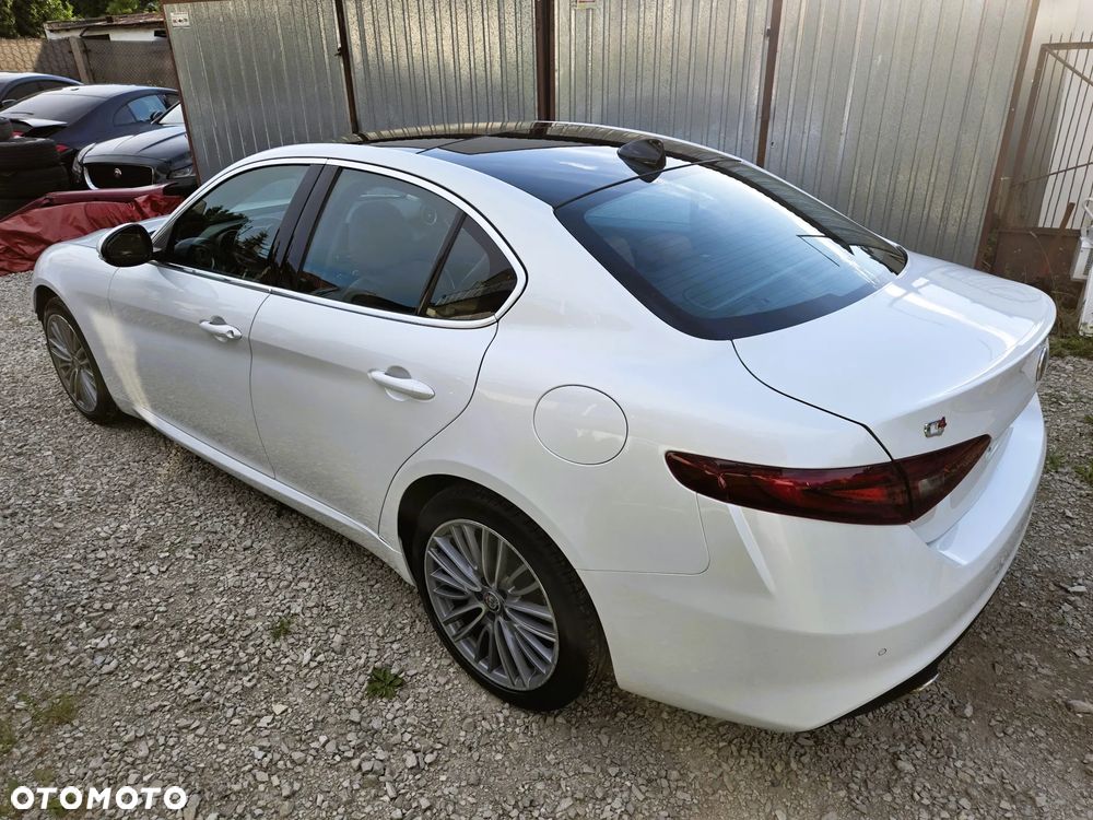 Alfa Romeo Giulia 2.0 Turbo 16V AT8-Q4 Ti - 5