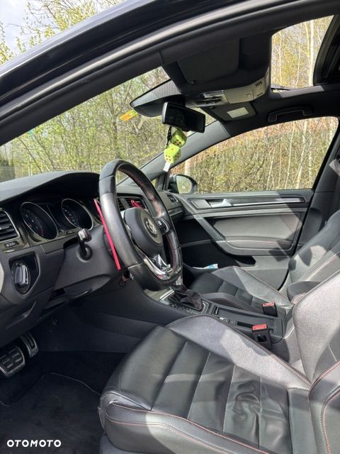 Volkswagen Golf - 9