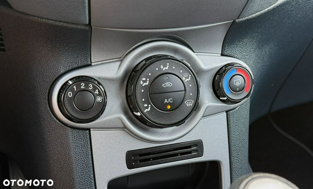 Ford Fiesta 1.25 Ambiente EU5 - 29