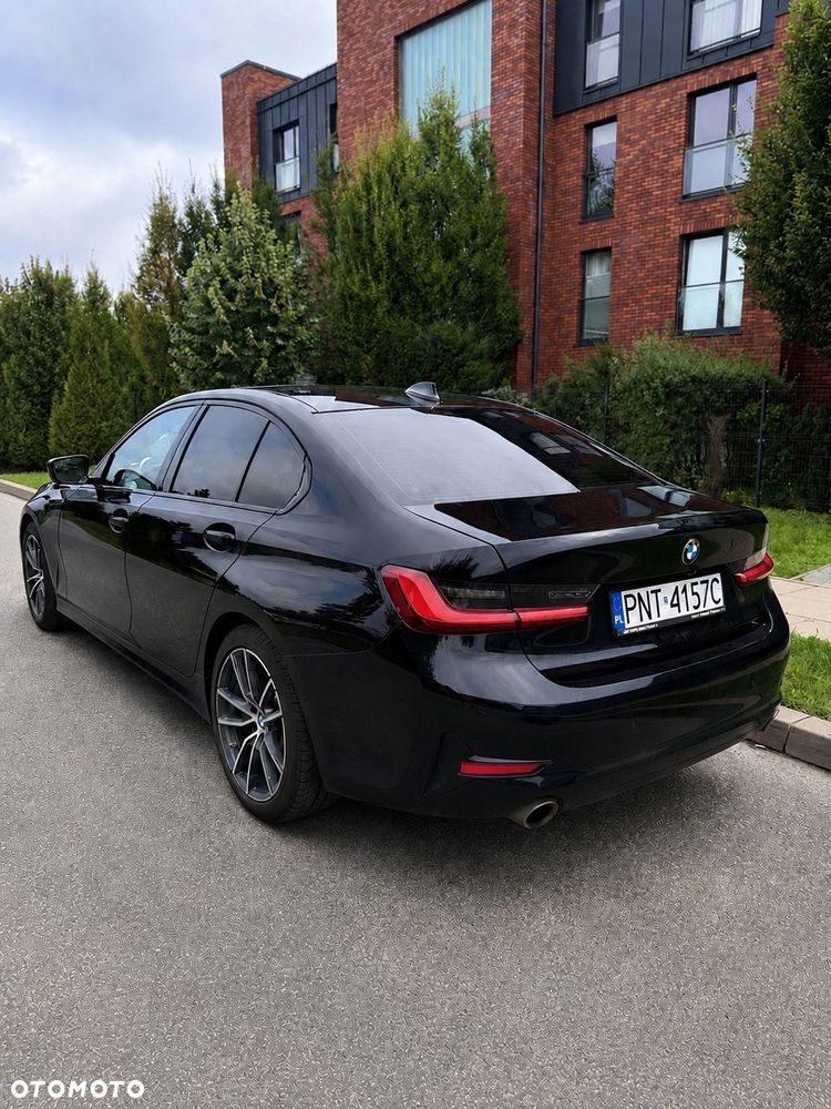 BMW Seria 3 330i M Sport - 4