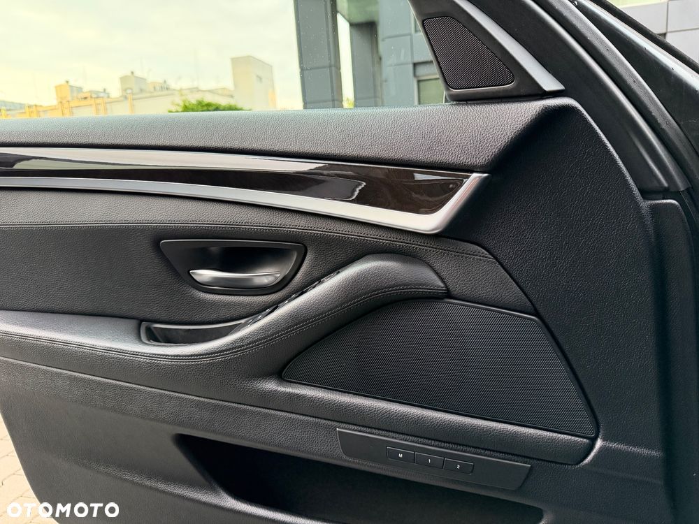 BMW Seria 5 528i xDrive - 30