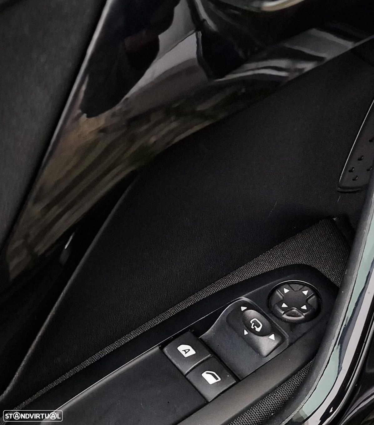 Peugeot 208 - 15